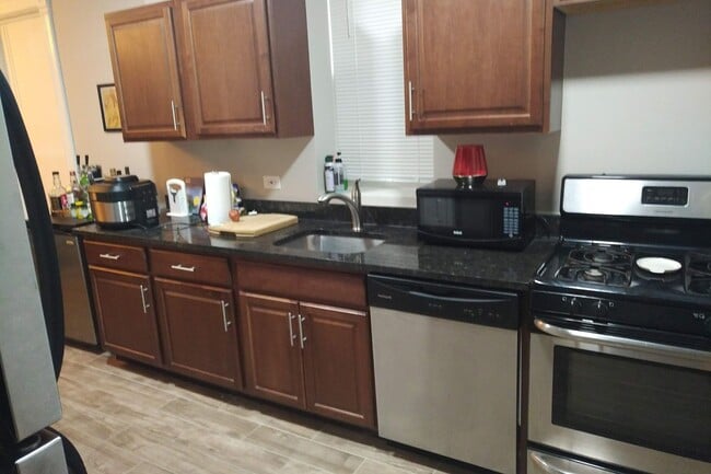 Building Photo - 2041 W McLean Ave