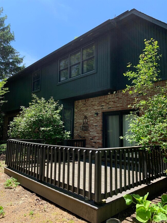 Building Photo - 18325 Forest Terrace