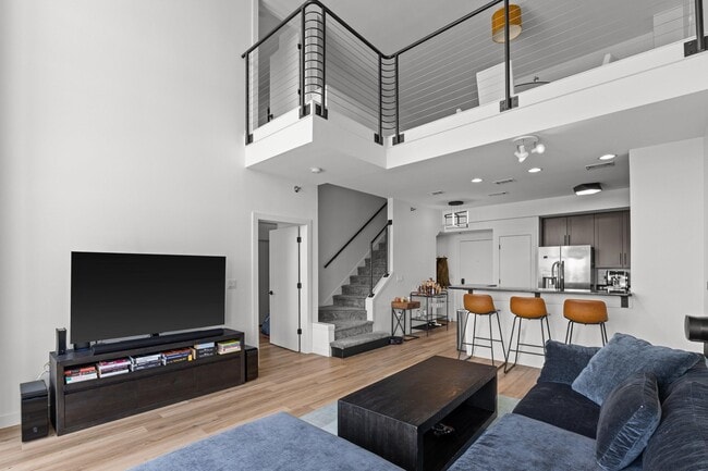 Building Photo - 2121 S Kinnickinnic Ave