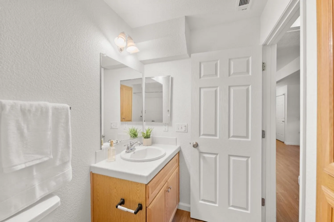 Building Photo - 7283 Florin Mall Dr