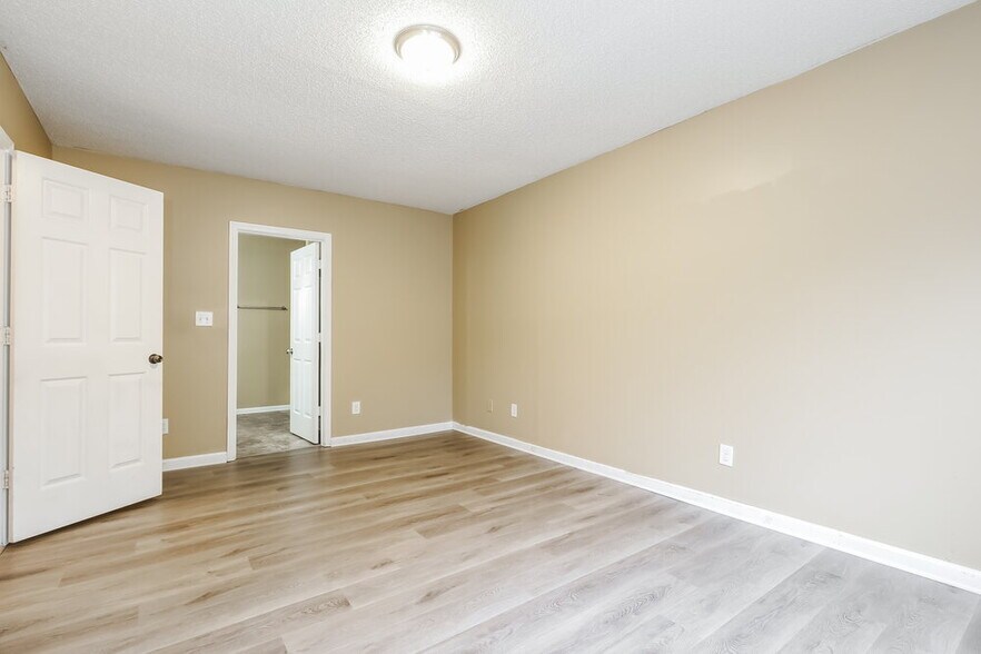 Building Photo - 5748 Chisolm Trail