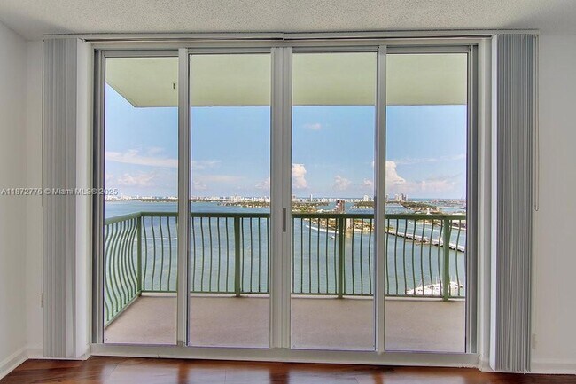 Building Photo - 1756 N Bayshore Dr