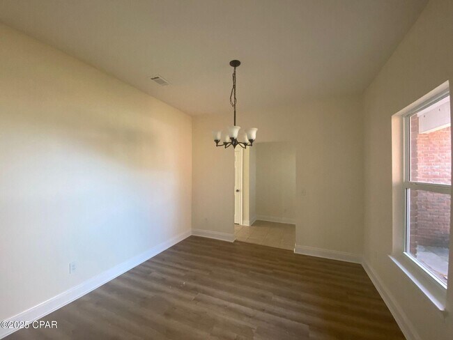 Building Photo - 213 S Jan Dr