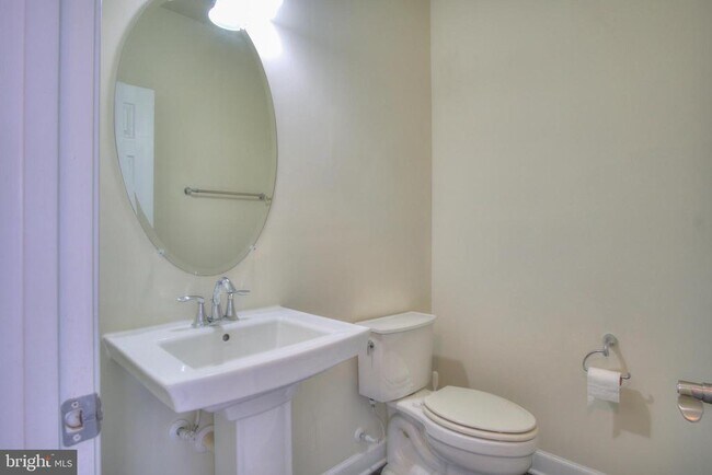 Building Photo - 42629 Oak Pk Sq