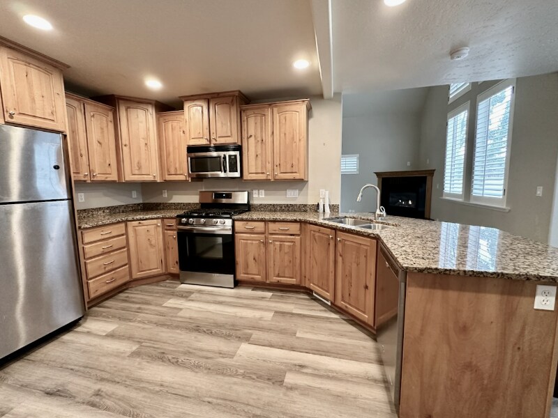 Building Photo - 927 E Montana Vista Ln