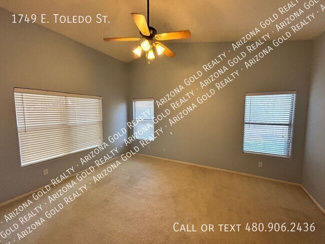 Building Photo - 1749 E Toledo St