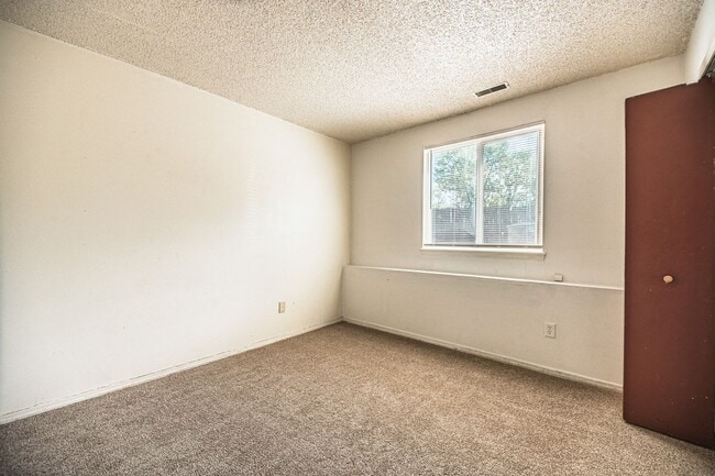 Building Photo - 1765 Zebulon Dr