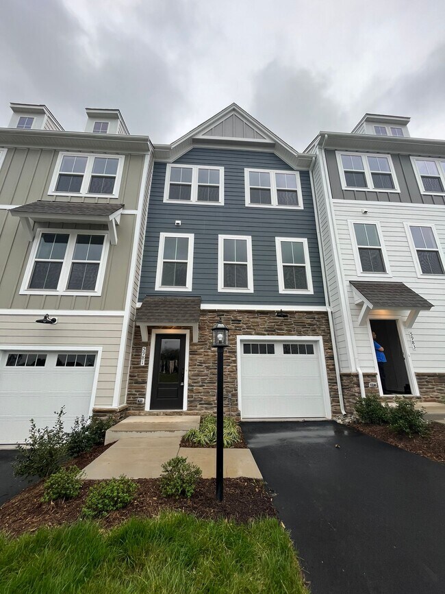 Building Photo - 5981 McComb St