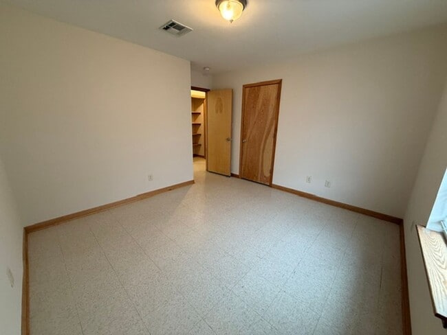 Building Photo - 2520 Crockett St