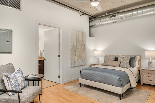 Building Photo - 2720 3rd Ave