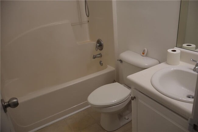 Building Photo - 118 Hiram Terrace