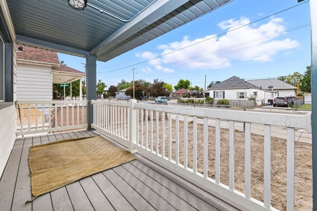 Building Photo - 486 2nd Ave