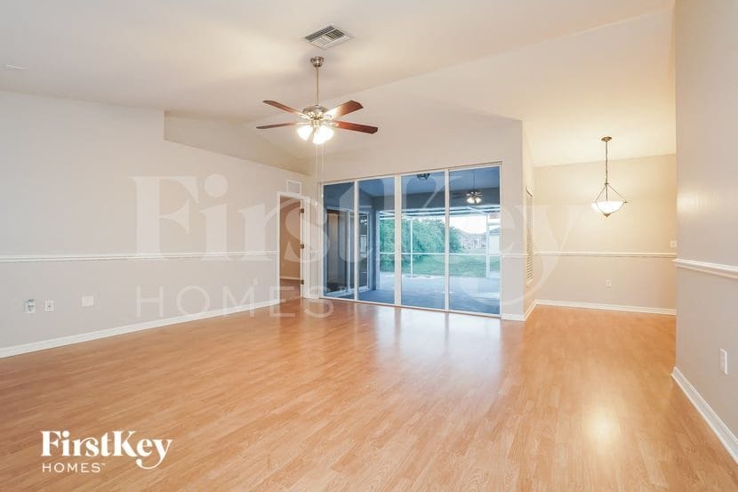 Building Photo - 5003 Barth St