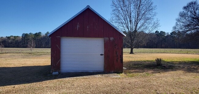 Building Photo - So Much Space