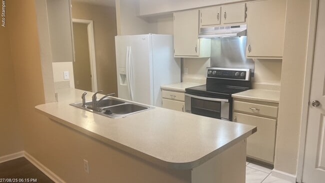 Building Photo - 421 Stonecreek Dr