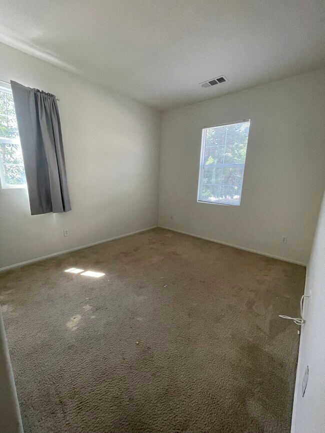 Building Photo - 10598 Acacia Ln