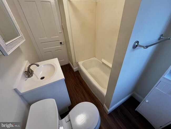 Building Photo - 66 Market St