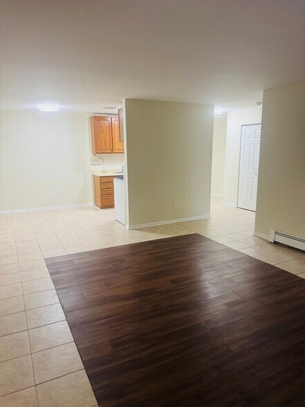 Building Photo - 8970 N Parkside Ave