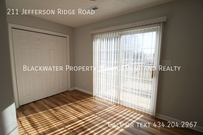 Building Photo - 211 Jefferson Ridge Rd