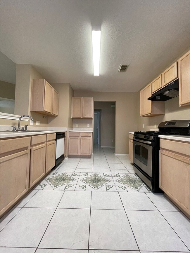 Building Photo - 719 Willow W Dr