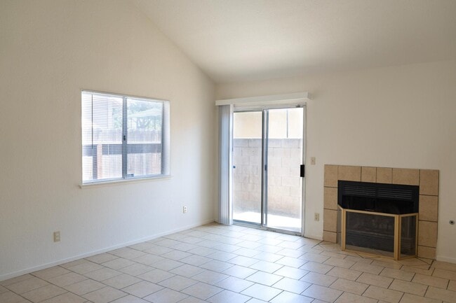 Building Photo - 7010 N Thorne Ave