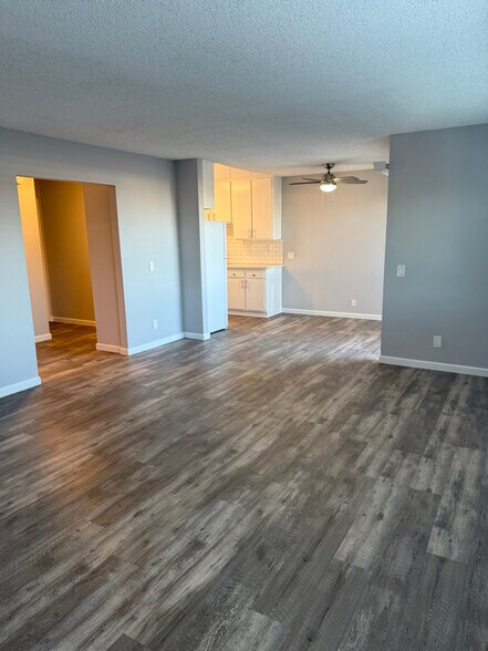 Primary Photo - 966 W 11th St