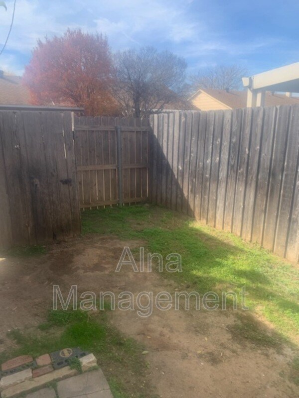 Building Photo - 80 E Mountain Creek Dr