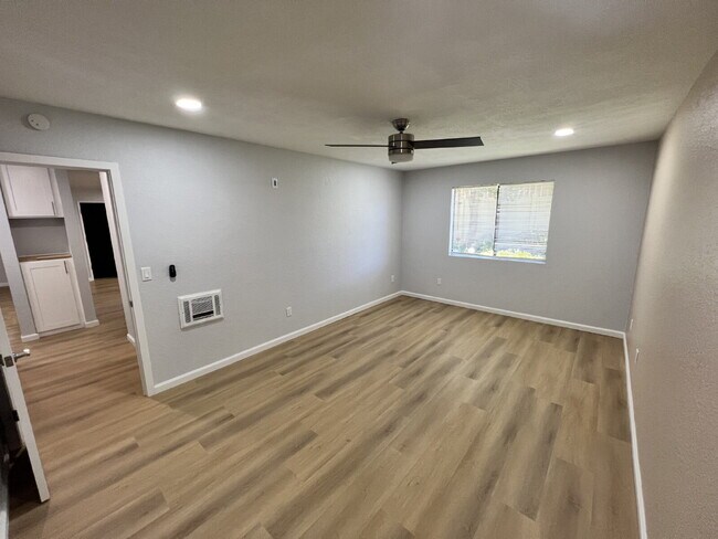 Building Photo - $2,300 - 2 Bed / 1 Bath Condo in El Cajon