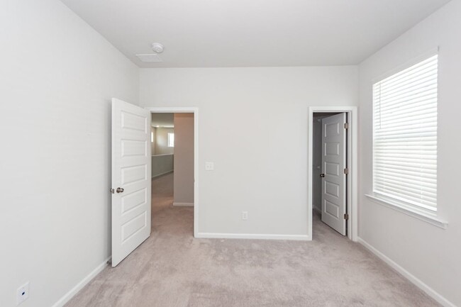 Building Photo - 214 Narrowleaf Ave