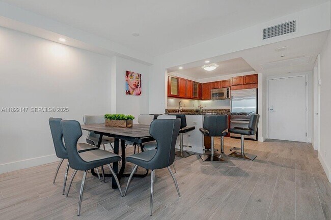 Building Photo - 2301 Collins Ave