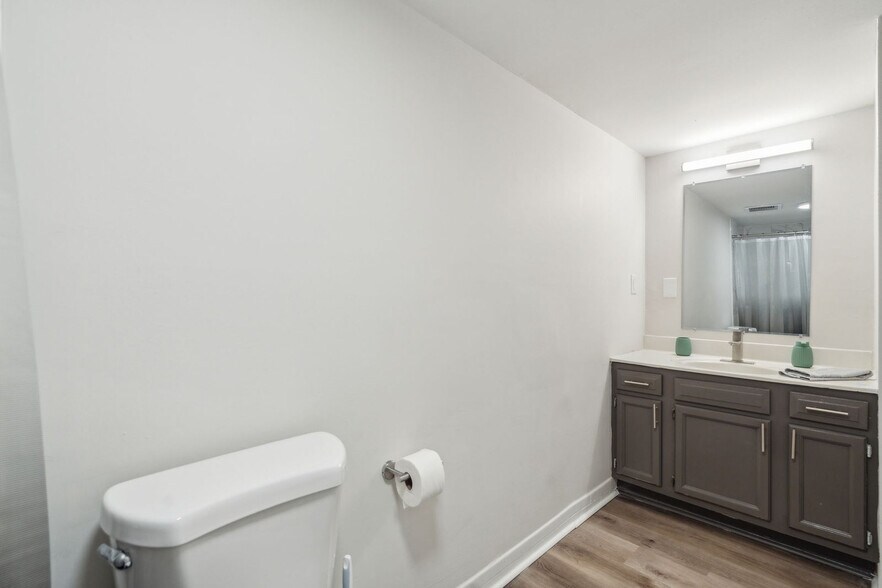Building Photo - 124 Wharton Dr