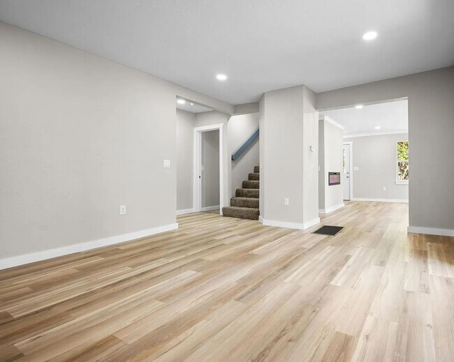 Building Photo - Perfect Family Home in Bolivar