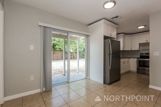 Building Photo - 4 BR/2BA | Newly Renovated Single Family Home |  Fenced backyard!