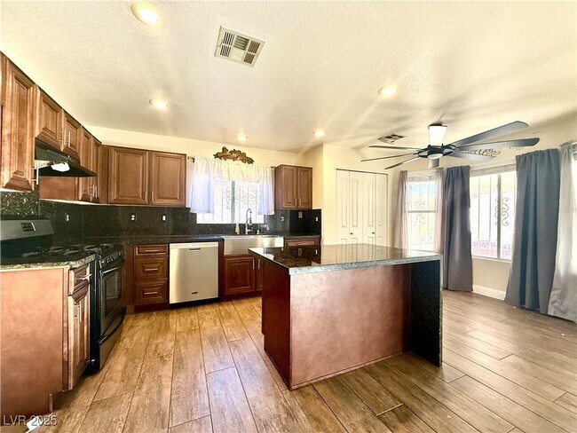 Building Photo - 3745 Bossa Nova Dr