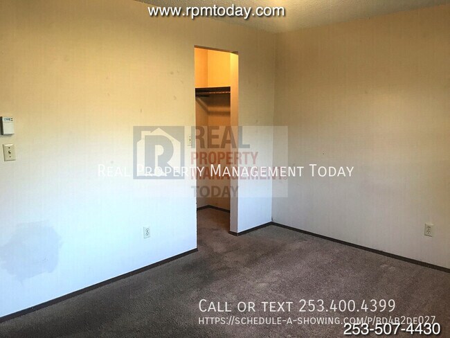 Building Photo - 4644 N Pearl St