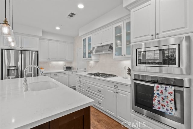 Building Photo - 33 Gamella