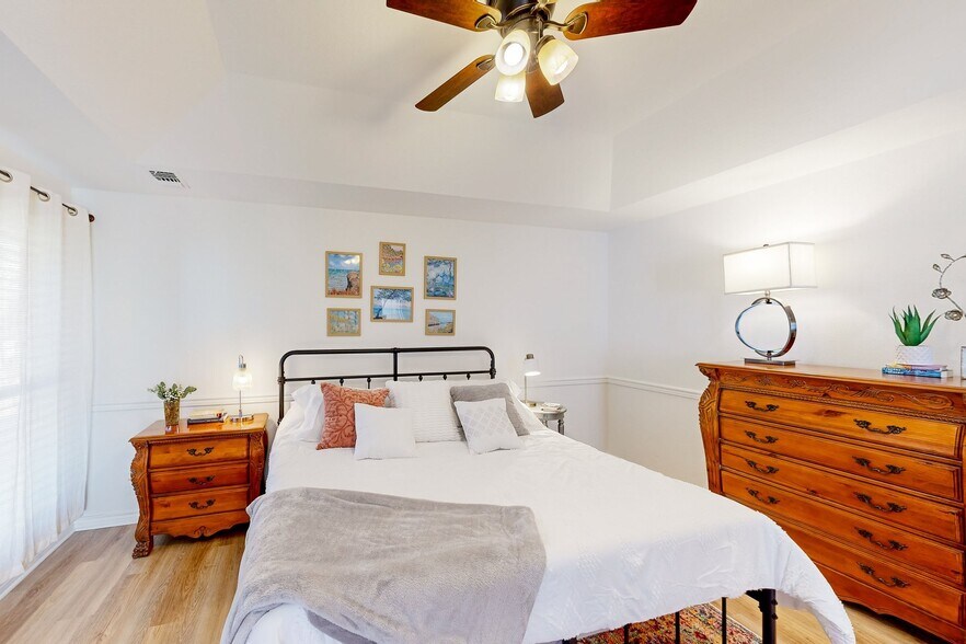 Building Photo - 941 Lakeridge Dr