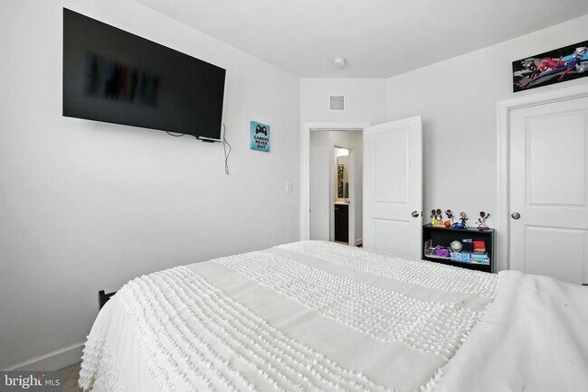 Building Photo - 610 Watermans Dr