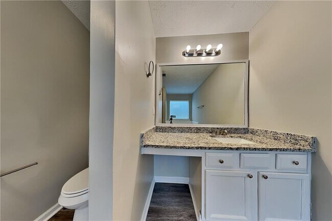 Building Photo - 450 Aristocrat Dr SW