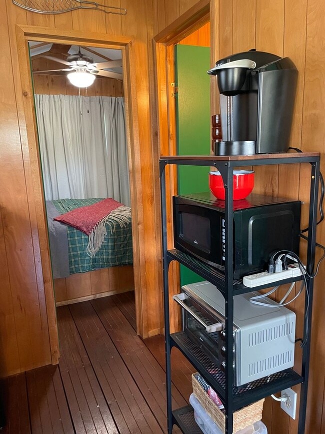Building Photo - Hudson's Boat House - FOR RENT