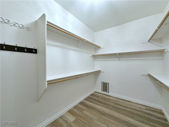 Building Photo - 105 Crescent Bay St