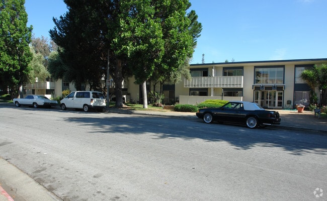 Primary Photo - Linden Arms Apartments