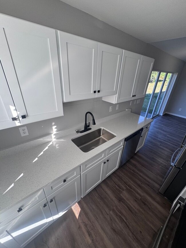 Building Photo - 338 Harold Ave S