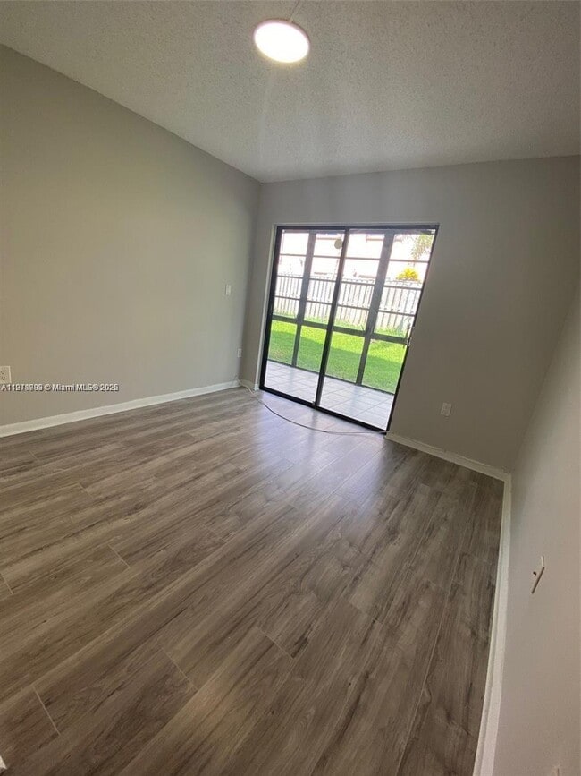 Building Photo - 20680 NE 4th Ct