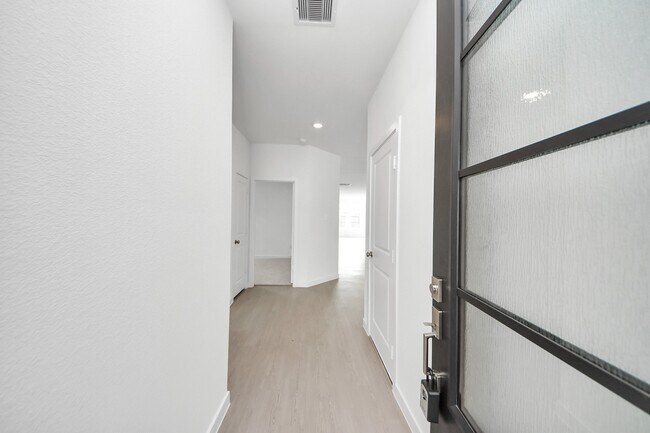 Building Photo - 26903 Zebra Grass Dr