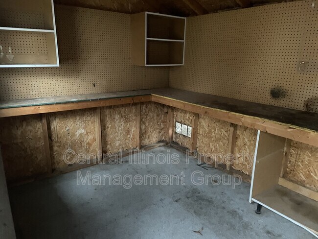 Building Photo - 407 E Monroe St