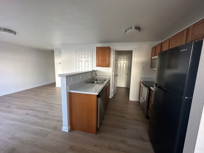 Building Photo - 3954-3958 Village Dr