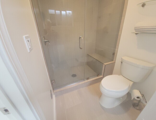 Waterfall shower - 4074 Tivoli Ave