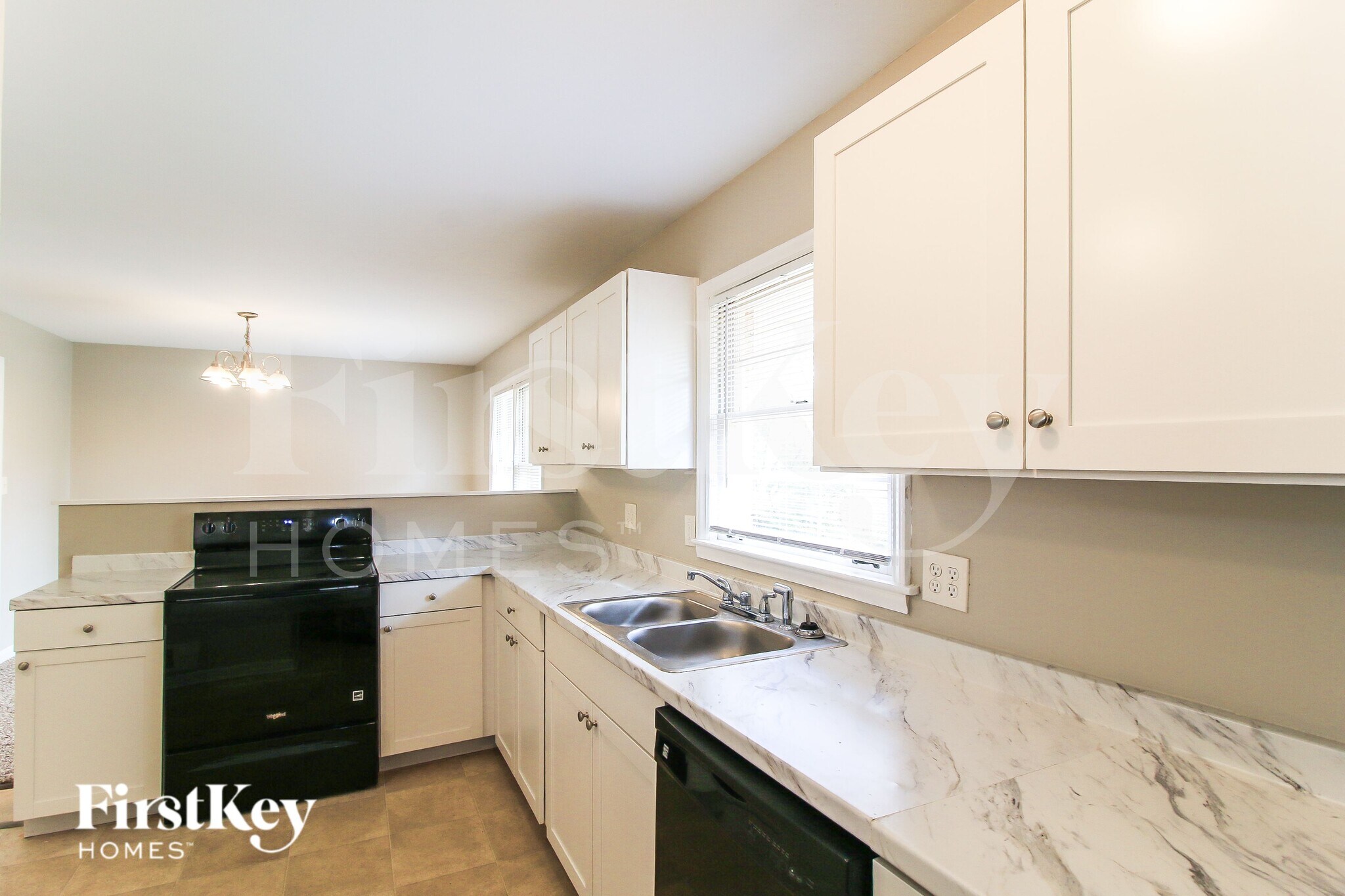 Building Photo - 2672 Lilac Dr