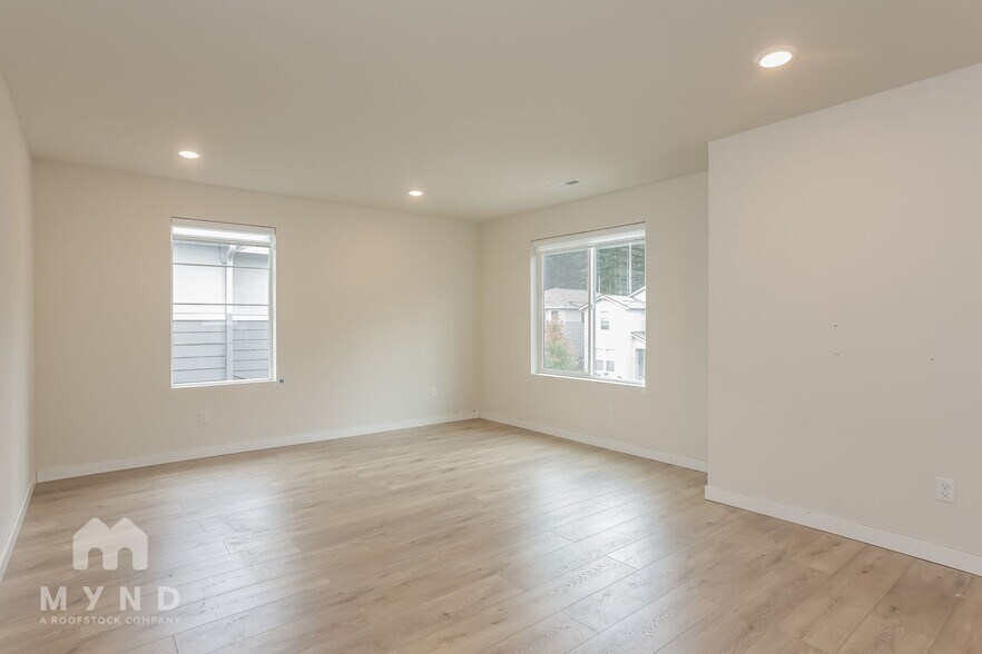 Building Photo - 33310 Crystal Ave SE